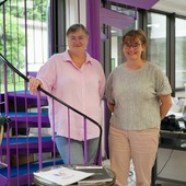 Derrière chaque commande, il y a des voix que vous connaissez bien 🤍
Magali, Laetitia et Christelle (qui nous manque sur cette photo !) ce sont elles qui décrochent, conseillent, organisent, et font en sorte que nos volailles continuent leurs aventure vers vos étales ou assiettes ! 

Sans elles, pas de livraisons, pas de fêtes réussies, pas de tablées qui font honneur à la Bresse. L'équipe du bureau, c'est le cœur discret de la maison Miéral 🐓

✌🏼 Envie d'en savoir plus sur notre entreprise familiale ? Lien en bio.

#volaillemieral #volailledebresse #artisan #bresse #aop