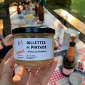 🐓 Les Rillettes de Pintade Prince de Dombes® by Miéral 🇫🇷
Nos rillettes sont élaborées uniquement à partir de chair de volaille (plus de 60%), de fonds et graisses de volaille, relevées d’ail, d’herbes et de condiments soigneusement choisis.
✌🏼 Contrairement à beaucoup de rillettes qui mêlent plusieurs viandes, les nôtres sont 100% volaille : un gage de gourmandise et de sincérité.
#rillette #mieral #pintade